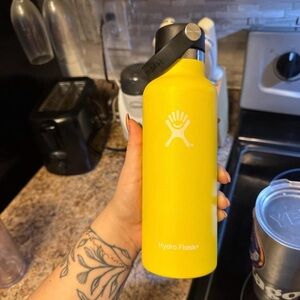 Hydro Flask in Vibrant Yellow with Black Lid